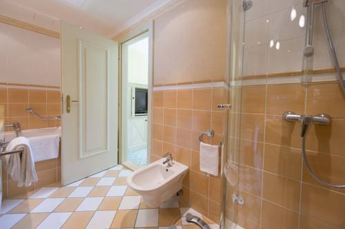 Imagen de la habitación del Hotel Schloss Seefels. Foto 16
