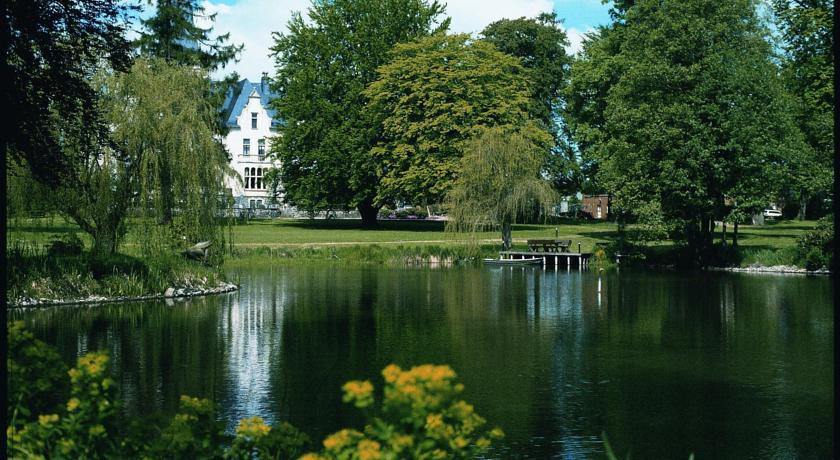 Imagen de los exteriores del Hotel Schloss Tremsb&uuml;ttel. Foto 9