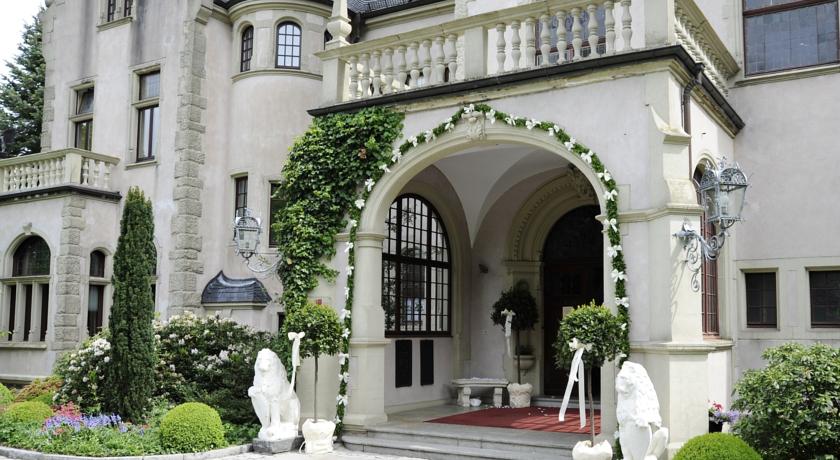 Imagen de los exteriores del Hotel Schloss Tremsb&uuml;ttel. Foto 11