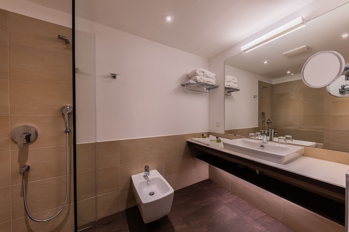 Imagen de la habitación del Hotel Schloss Weikersdorf. Foto 13