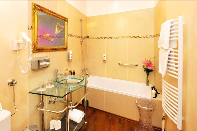 Imagen de la habitación del Hotel Schlossgasthof Artstetten. Foto 15