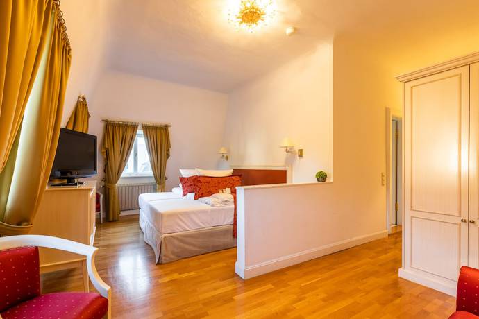 Imagen de la habitación del Hotel Schlosshotel Bad Neustadt. Foto 5