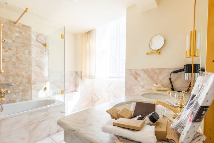 Imagen de la habitación del Hotel Schlosshotel Bad Neustadt. Foto 6