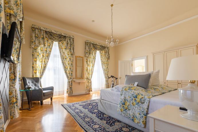 Imagen de la habitación del Hotel Schlosshotel Bad Neustadt. Foto 9
