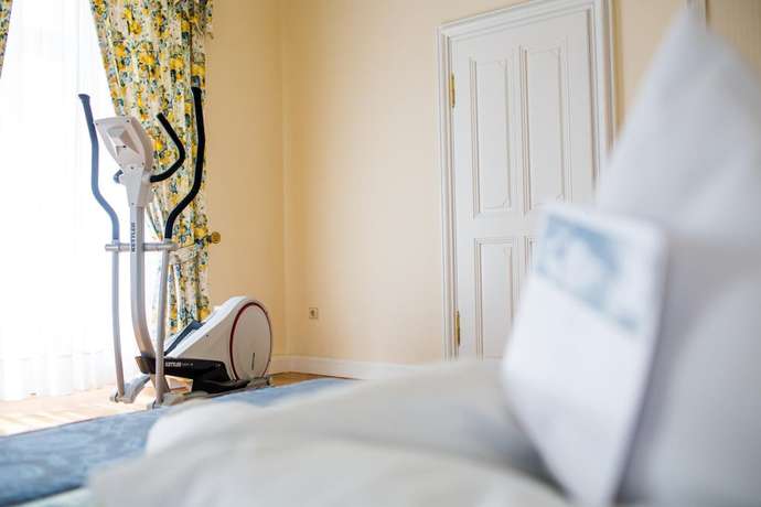 Imagen de la habitación del Hotel Schlosshotel Bad Neustadt. Foto 11