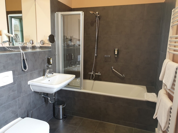 Imagen de la habitación del Hotel Schlosshotel Blankenburg. Foto 19