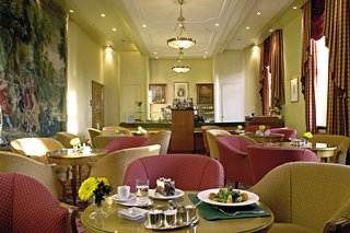 Imagen del bar/restaurante del Hotel Schlosshotel Buehlerhoehe. Foto 5