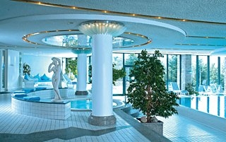 Imagen de la piscina del Hotel Schlosshotel Buehlerhoehe. Foto 11