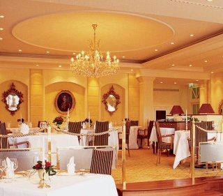 Imagen del bar/restaurante del Hotel Schlosshotel Buehlerhoehe. Foto 6