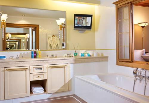 Imagen de la habitación del Hotel Schlosshotel Fiss. Foto 16