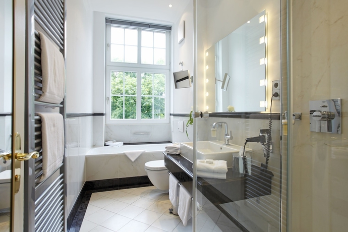 Imagen de la habitación del Hotel Schlosshotel Karlsruhe. Foto 14