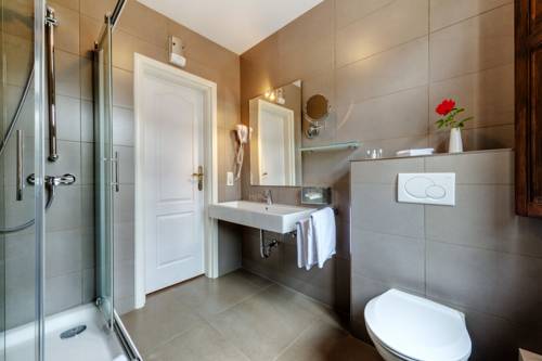 Imagen de la habitación del Hotel Schlosshotel Purschenstein. Foto 5