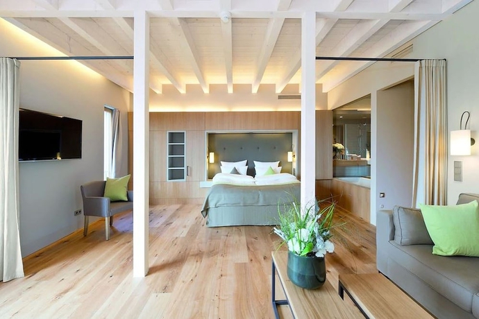 Imagen de la habitación del Hotel Schlosshotel Steinburg. Foto 2