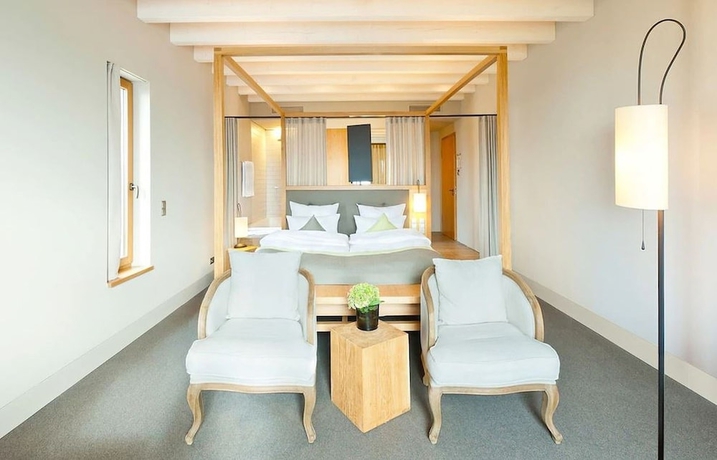 Imagen de la habitación del Hotel Schlosshotel Steinburg. Foto 8
