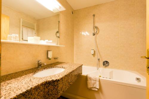 Imagen de la habitación del Hotel Schneeberg Family Resort & SPA. Foto 9