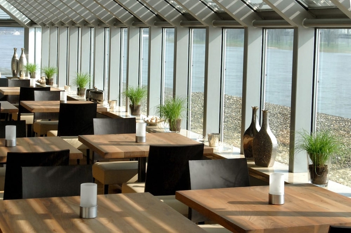 Imagen del bar/restaurante del Hotel Schnellenburg. Foto 10