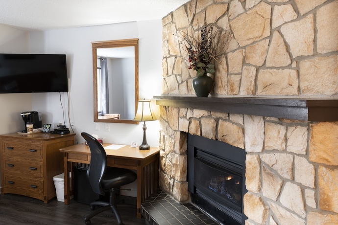 Imagen de la habitación del Hotel Schott's Lake Conference and Resort. Foto 3