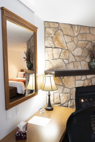 Imagen de la habitación del Hotel Schott's Lake Conference and Resort. Foto 16