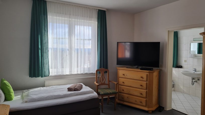 Imagen de la habitación del Hotel Sch&ouml;ne Aussicht, Schleusingen. Foto 10