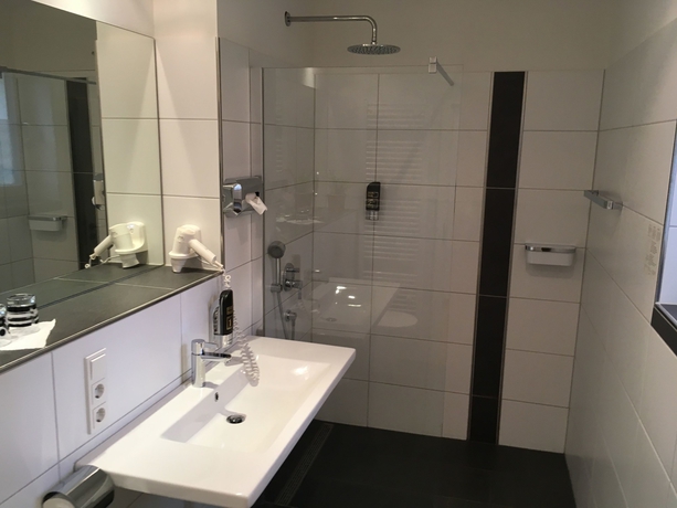 Imagen de la habitación del Hotel Schroeders Stadtwaldhotel. Foto 13