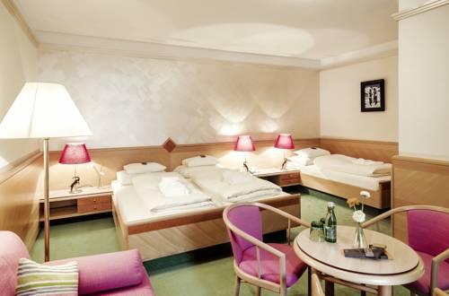 Imagen de la habitación del Hotel Schrofenstein. Foto 11