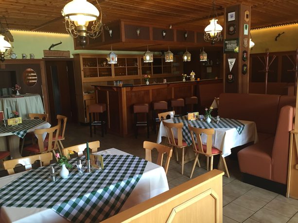 Imagen del bar/restaurante del Hotel Sch&uuml;tzenhaus, Br&uuml;ck. Foto 7