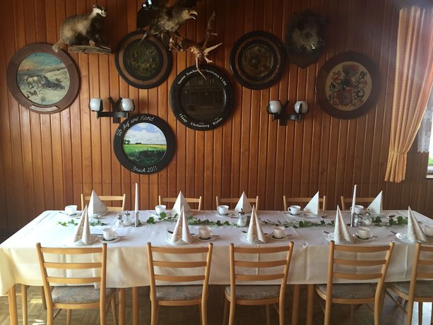 Imagen del bar/restaurante del Hotel Sch&uuml;tzenhaus, Br&uuml;ck. Foto 8