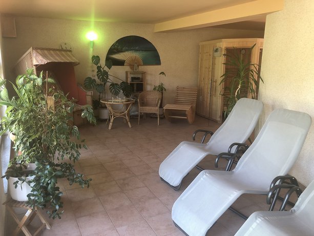 Imagen de la piscina del Hotel Sch&uuml;tzenhaus, Br&uuml;ck. Foto 19