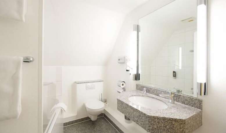 Imagen de la habitación del Hotel Sch&uuml;tzenhof, M&uuml;llenacker. Foto 11