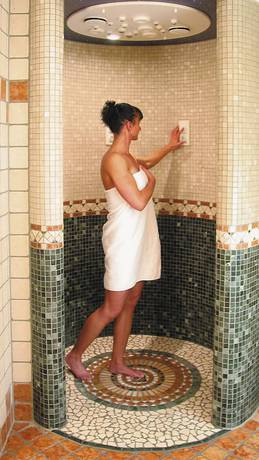 Imagen de la piscina del Hotel Sch&uuml;tzenhof, M&uuml;llenacker. Foto 19