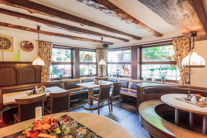 Imagen del bar/restaurante del Hotel Sch&uuml;tzenhof, M&uuml;llenacker. Foto 4