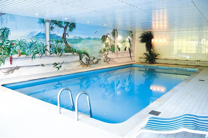 Imagen de la piscina del Hotel Sch&uuml;tzenhof, M&uuml;llenacker. Foto 20