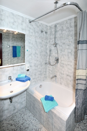 Imagen de la habitación del Hotel Schwanstein. Foto 11