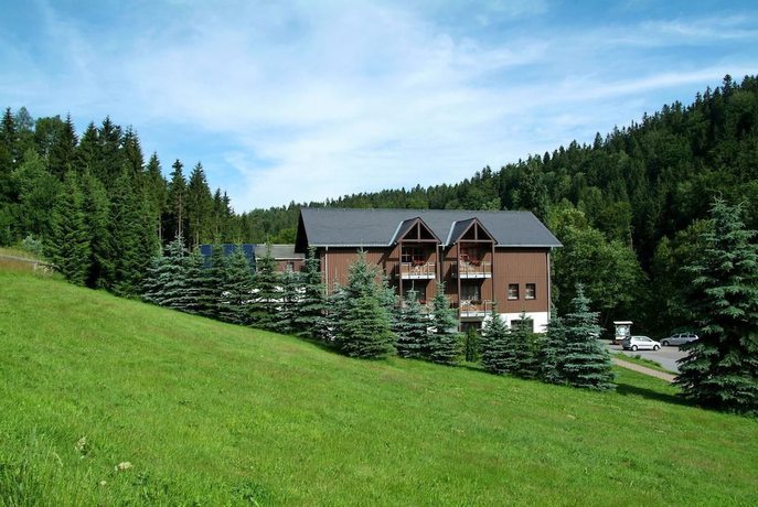 Imagen de los exteriores del Hotel Schwarzbeersch&auml;nke. Foto 16