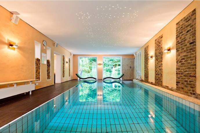 Imagen de la piscina del Hotel Schwarzenberg. Foto 17