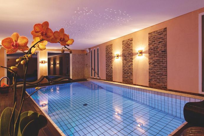 Imagen de la piscina del Hotel Schwarzenberg. Foto 20