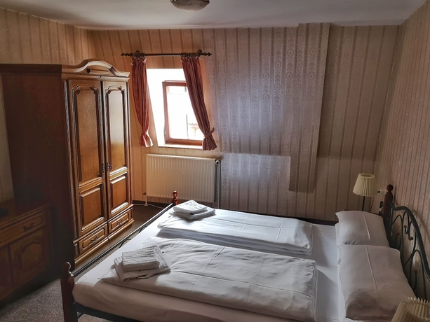 Imagen de la habitación del Hotel Schwarzer Adler, Rothenburg. Foto 5