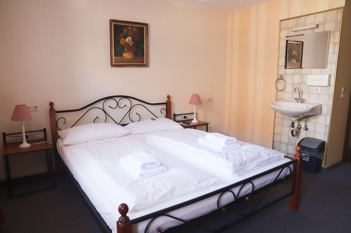 Imagen de la habitación del Hotel Schwarzer Adler, Rothenburg. Foto 6