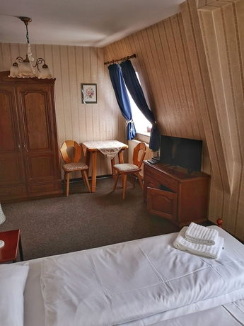 Imagen de la habitación del Hotel Schwarzer Adler, Rothenburg. Foto 8