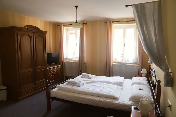 Imagen de la habitación del Hotel Schwarzer Adler, Rothenburg. Foto 9