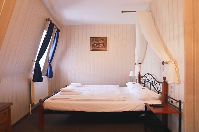 Imagen de la habitación del Hotel Schwarzer Adler, Rothenburg. Foto 15