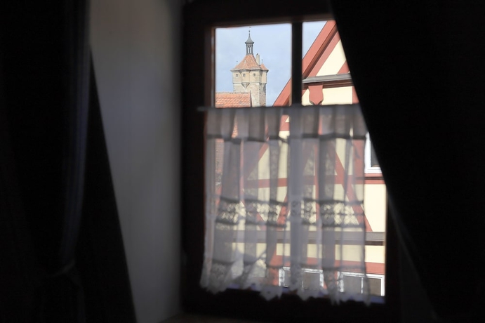 Imagen de la habitación del Hotel Schwarzer Adler, Rothenburg. Foto 18