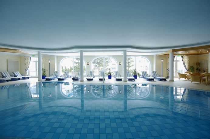 Imagen de la piscina del Hotel Schwarzer Adler, Sankt Anton Am Arlberg. Foto 16