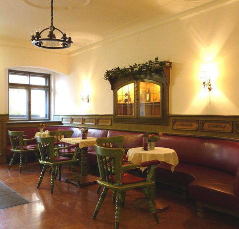 Imagen del bar/restaurante del Hotel Schwarzes R&ouml;ssl, Salzburgo. Foto 2