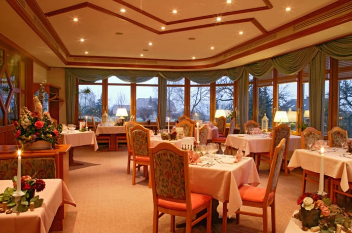 Imagen del bar/restaurante del Hotel Schwarzwald Sonnenhof. Foto 3