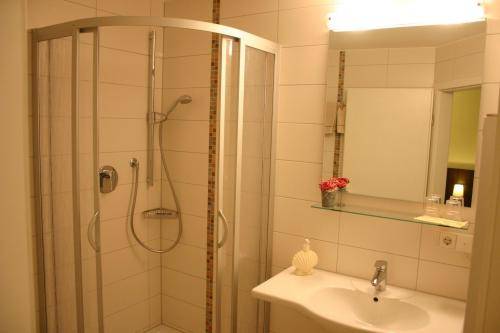 Imagen de la habitación del Hotel Schwarzwaldgasthaus Zum Goldenen Engel. Foto 11