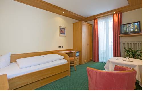 Imagen de la habitación del Hotel Schwarzwaldhof Gutzweiler. Foto 4