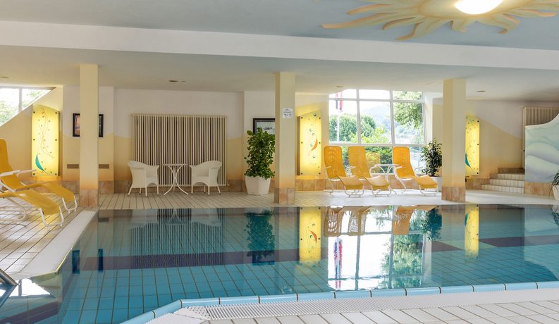 Imagen de la piscina del Hotel Schwarzwaldhotel Gengenbach. Foto 20