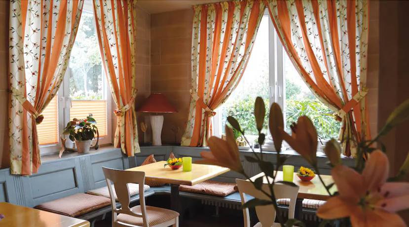 Imagen del bar/restaurante del Hotel Schwarzw&auml;lder Hof. Foto 14