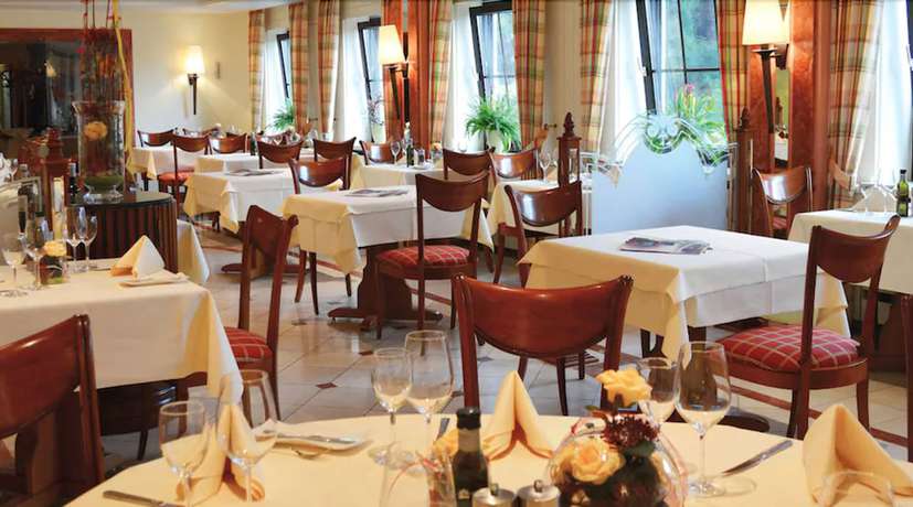 Imagen del bar/restaurante del Hotel Schwarzw&auml;lder Hof. Foto 16